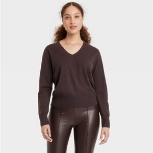 Women's Dark Brown Fine Gauge V-Neck Sweater